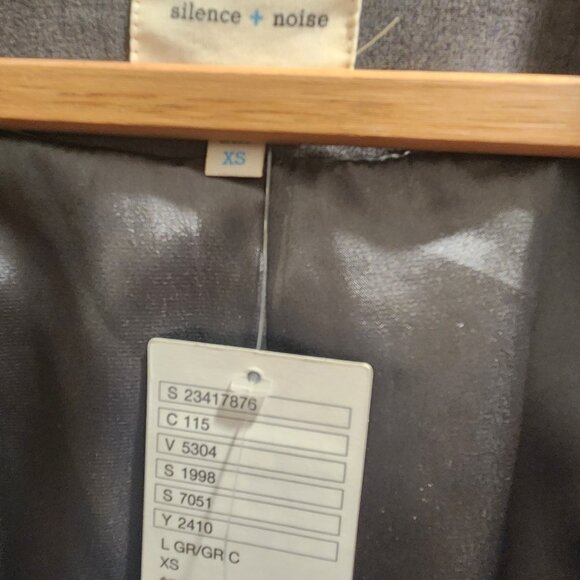 Silence + noise grey blazer size XS perfect for office over favorite top - Picture 2 of 3